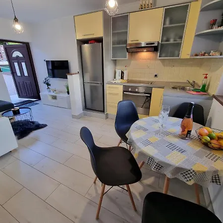 Igor With Cozy Terrace * קריקווניצה