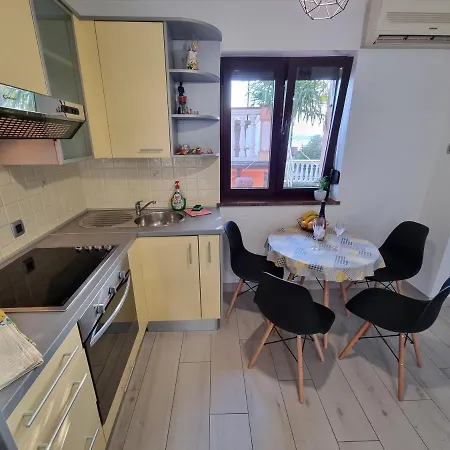 Igor With Cozy Terrace קריקווניצה