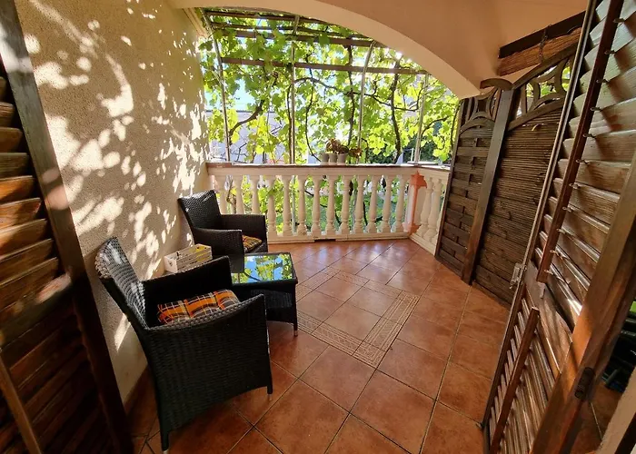 Igor With Cozy Terrace *