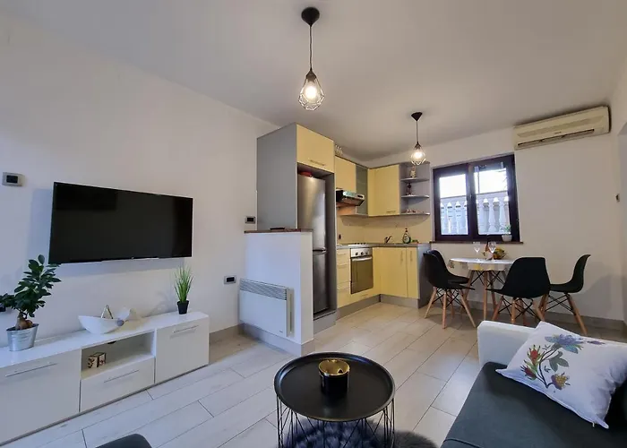 Igor With Cozy Terrace Apartamento